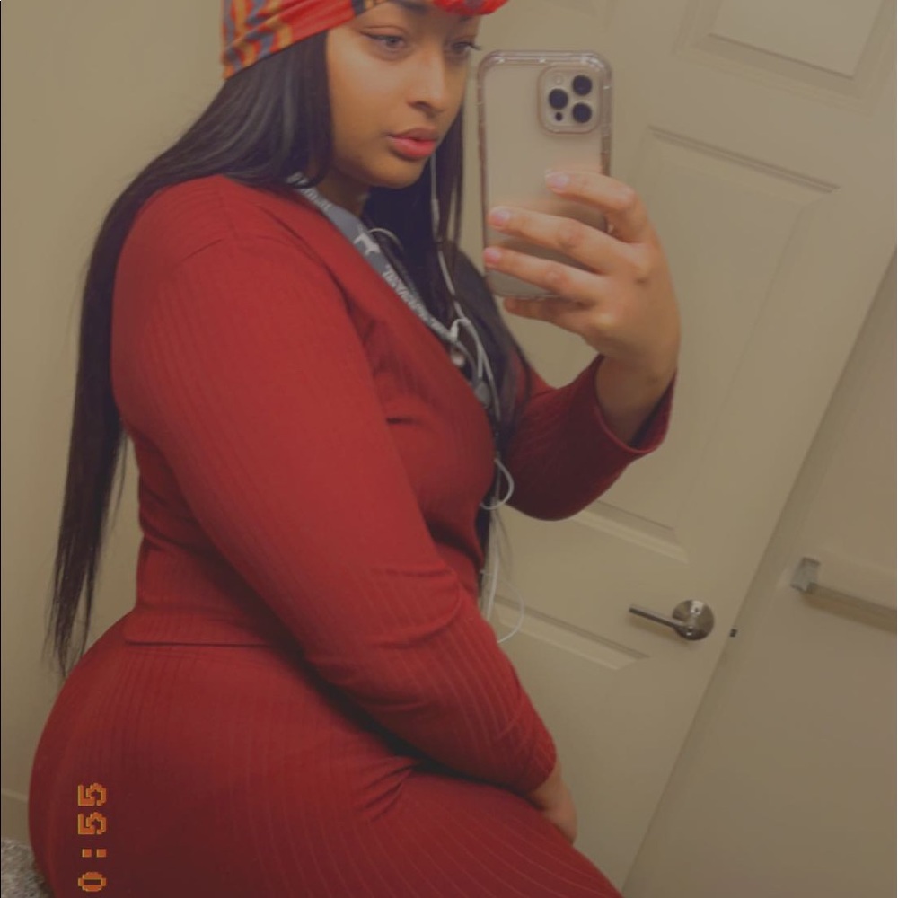 Meet your Posher, Leelee